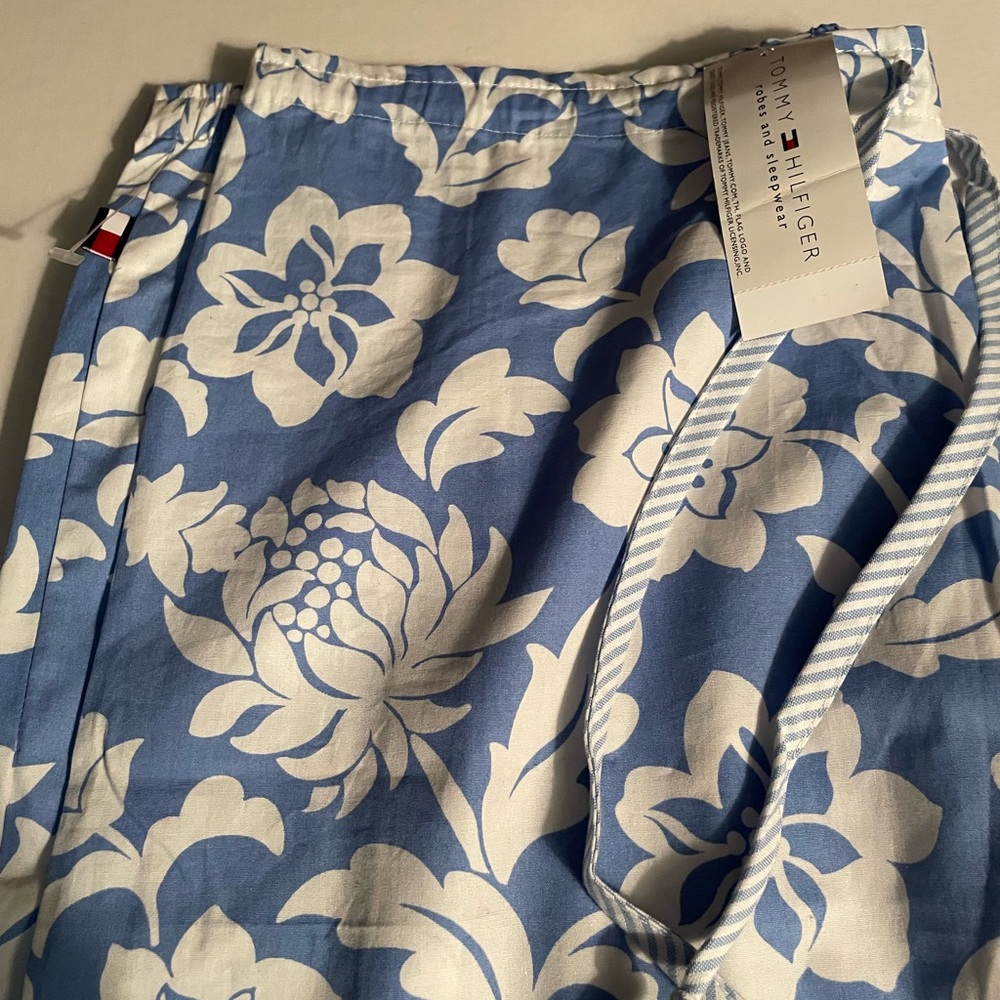 Tommy Hilfiger Pajama Pants, Large. sky blue/white. Crisp 100% cotton, casual